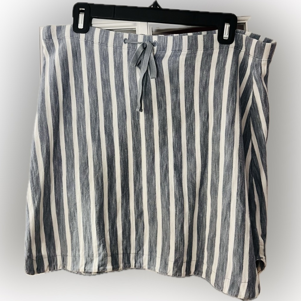 GAP Striped Mini Skirt in Navy and White